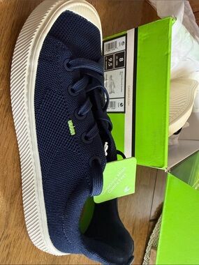 Cariuma Low Navy Knit Sneaker